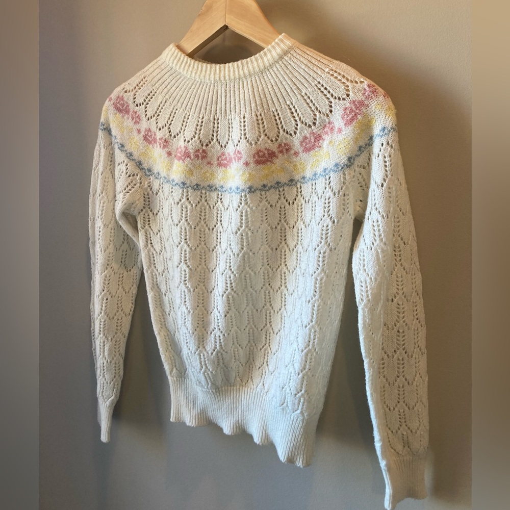 Adorable Vintage Sweater 🌸